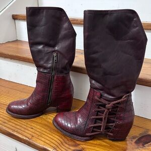 Freebird Castle size 9 Burgundy/Wine Croco